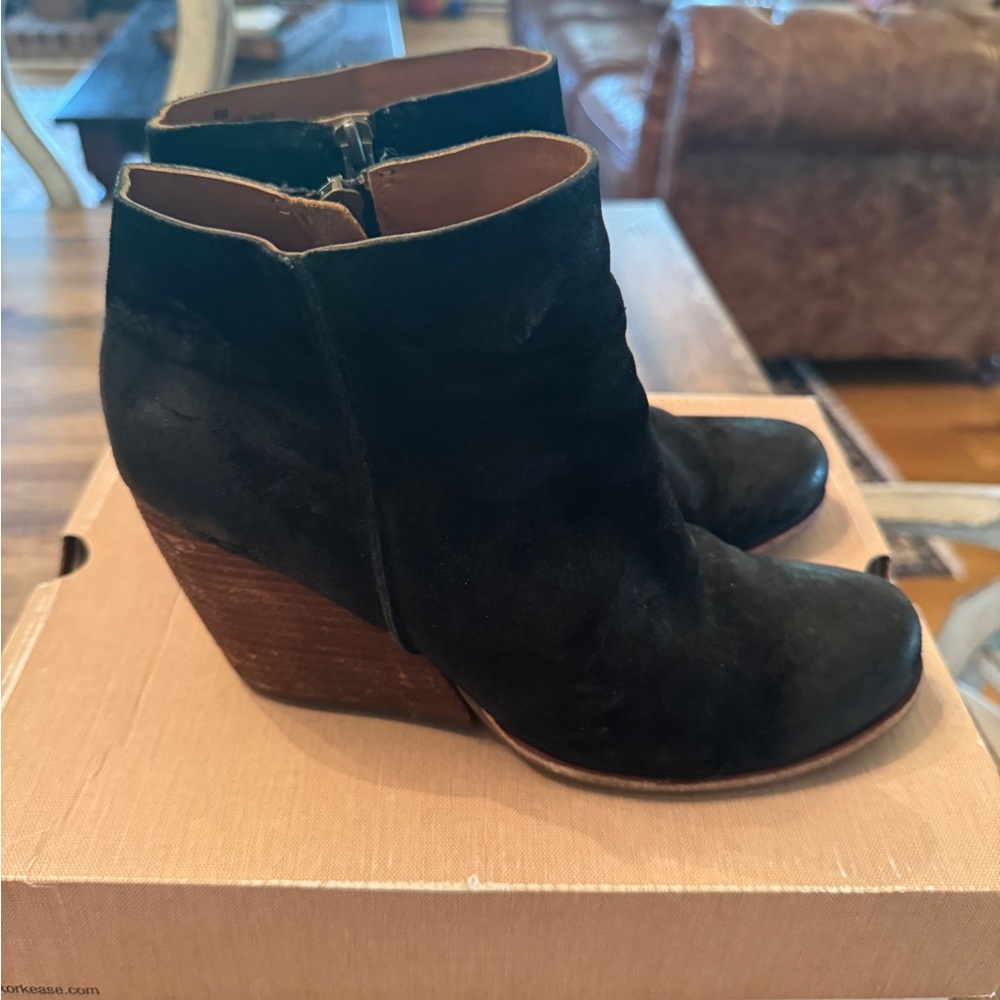 Kork-Ease Natalya Black Suede Ankle Boots Sz 8